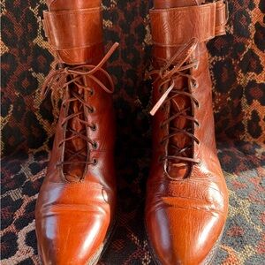 EUC Vintage Leather Ankle Boots Toooootally 80s!